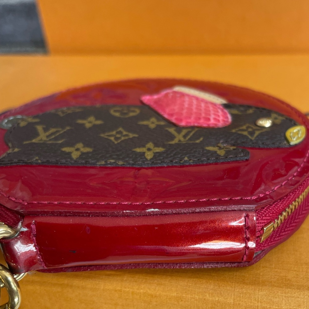 Louis Vuitton Animania Lapin Round Coin Purse Pomme D'Amour - Picture 7 of 12